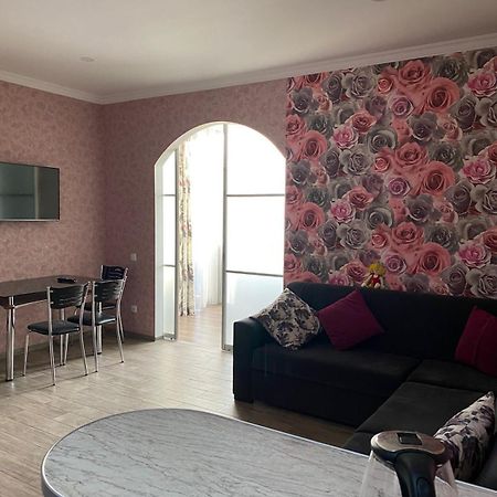 Mindia'S Two Bedroom Apartment Μπατούμι Εξωτερικό φωτογραφία
